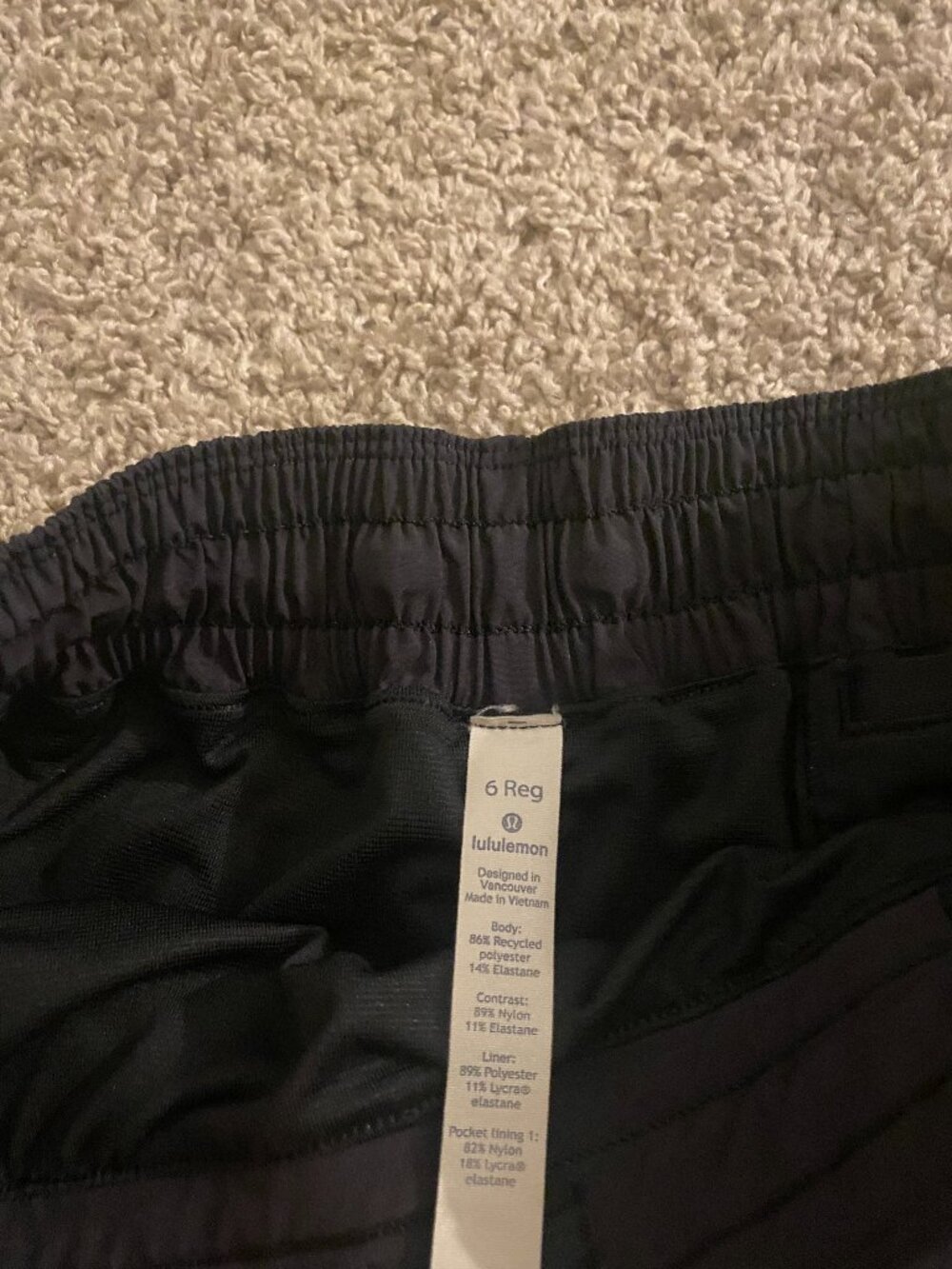 Lululemon Hotty Hots 2.5 Inseam - Picture 3 of 3